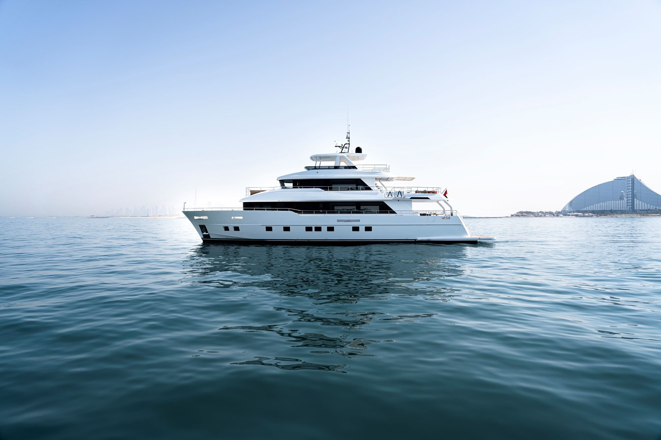 https://arconyachts.ams3.digitaloceanspaces.com/72267/conversions/large_4127272-optimize.jpg
