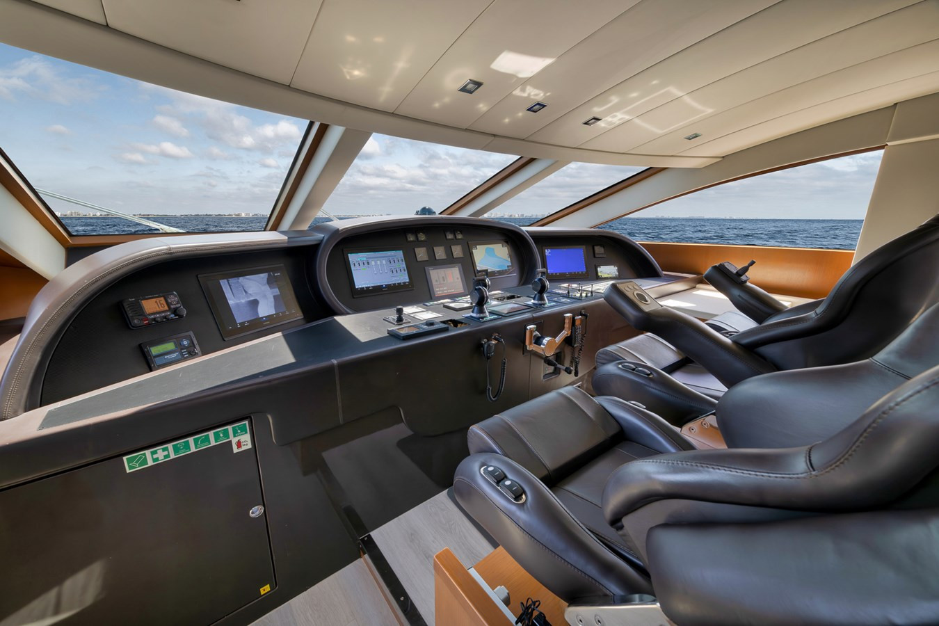 https://arconyachts.ams3.digitaloceanspaces.com/72286/conversions/large_4701947-optimize.jpg