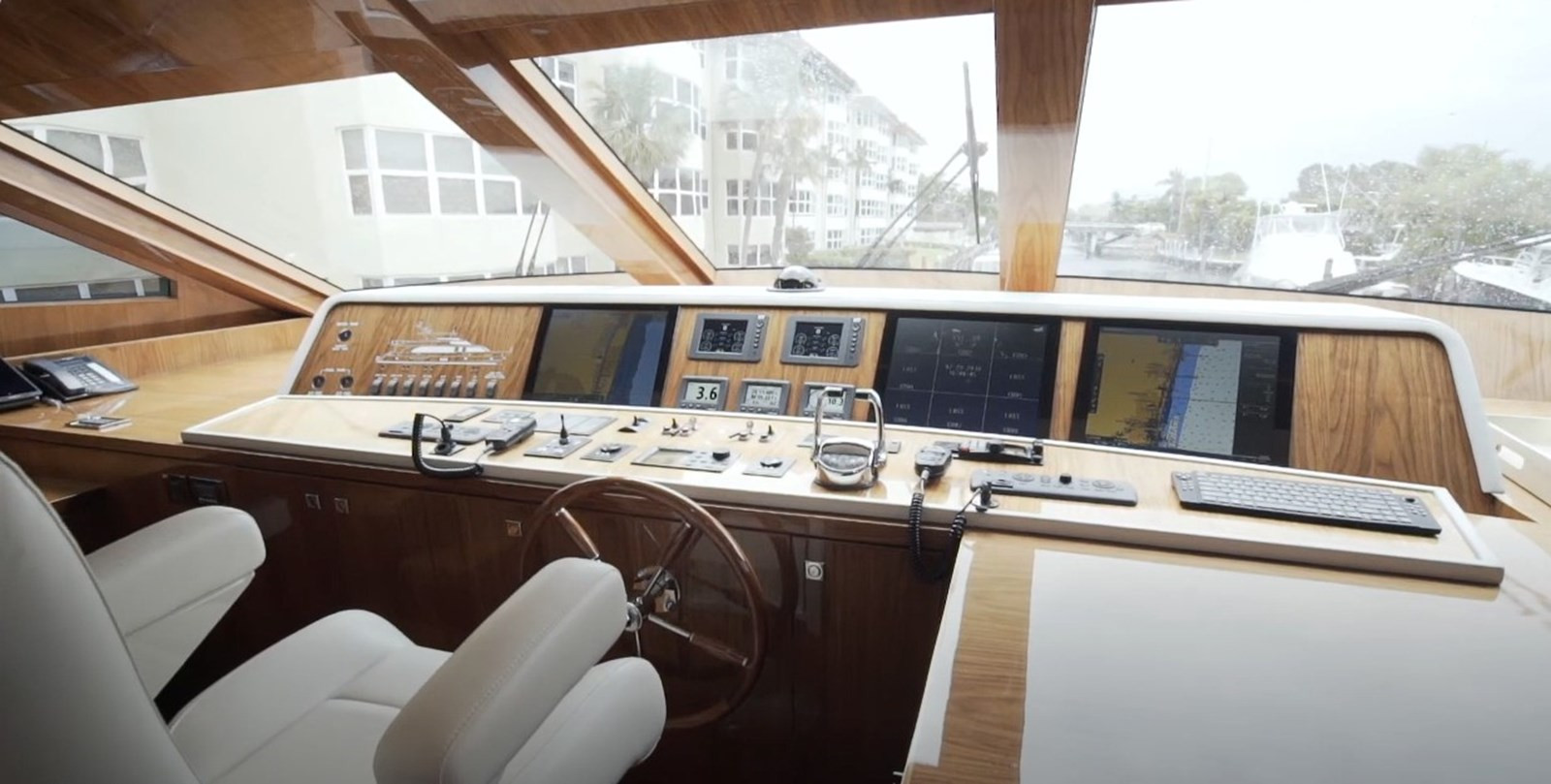 https://arconyachts.ams3.digitaloceanspaces.com/72290/conversions/large_4743044-optimize.jpg