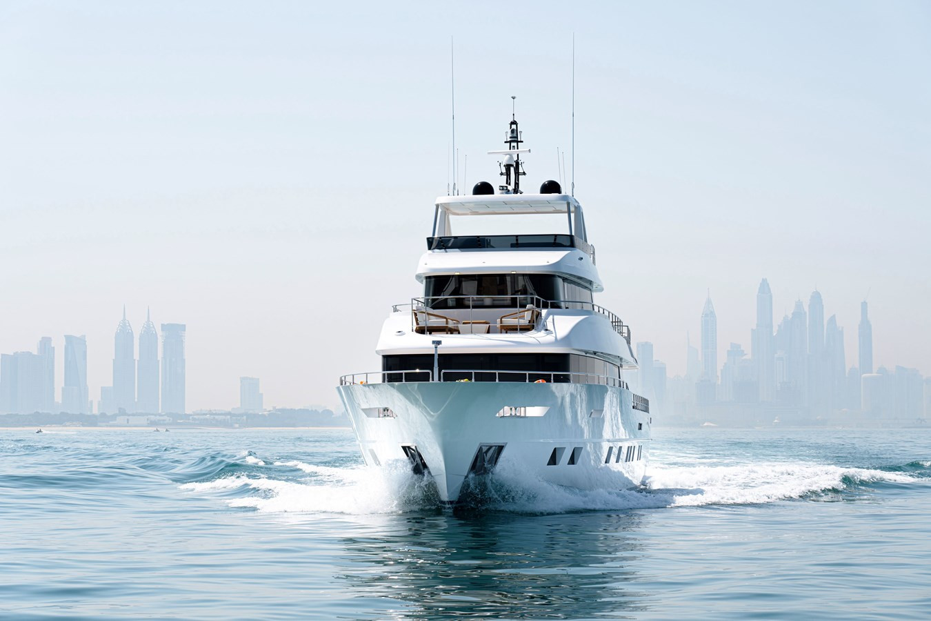 https://arconyachts.ams3.digitaloceanspaces.com/72294/conversions/large_4127281-optimize.jpg