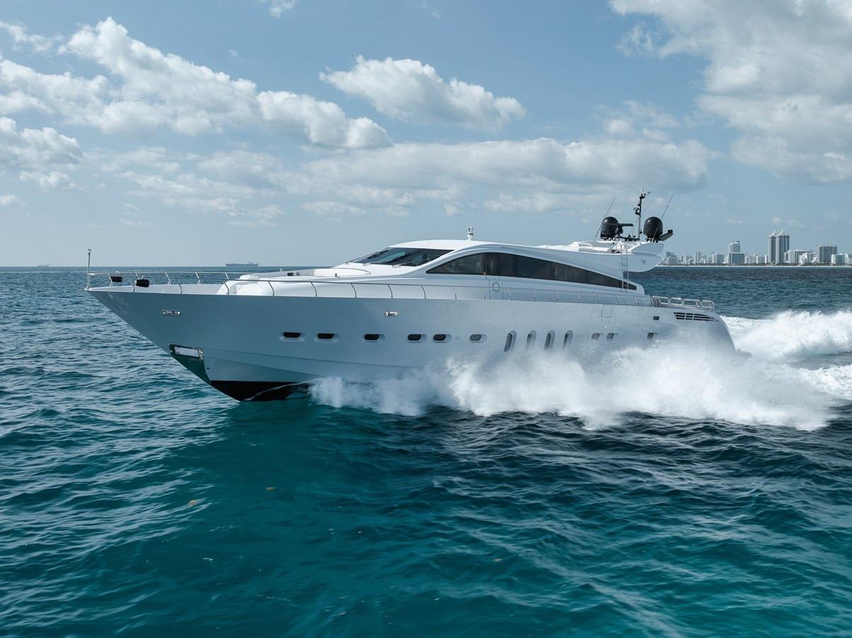 https://arconyachts.ams3.digitaloceanspaces.com/72309/conversions/large_4701810-optimize.jpg