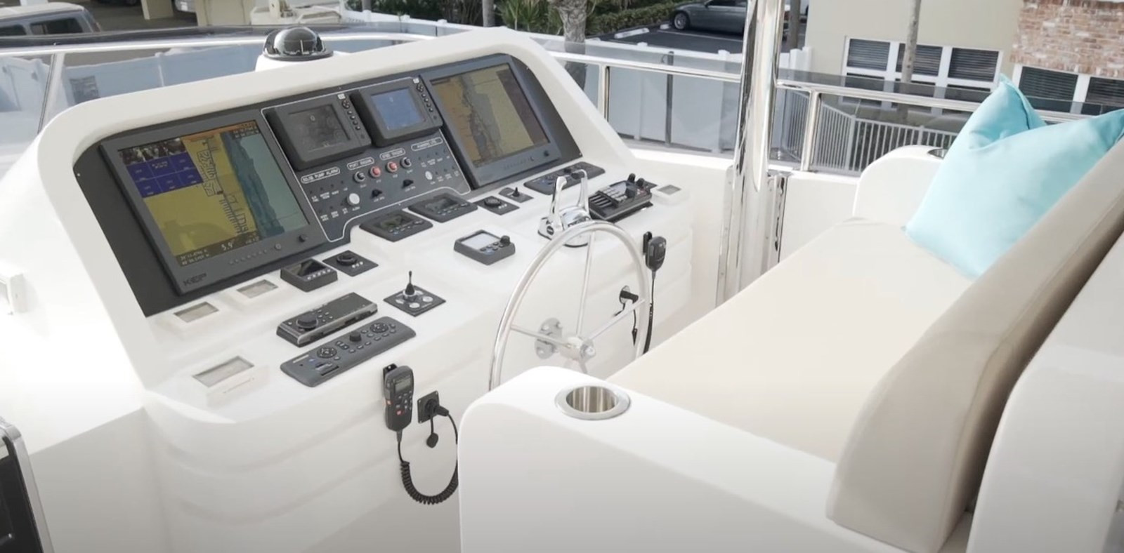 https://arconyachts.ams3.digitaloceanspaces.com/72318/conversions/large_4743071-optimize.jpg