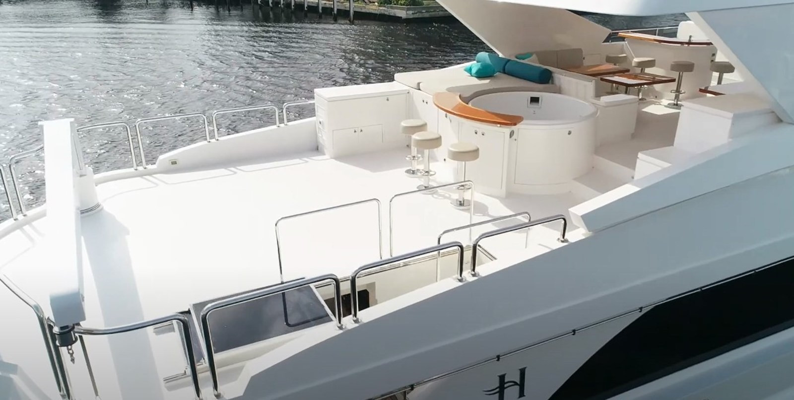 https://arconyachts.ams3.digitaloceanspaces.com/72334/conversions/large_4743069-optimize.jpg