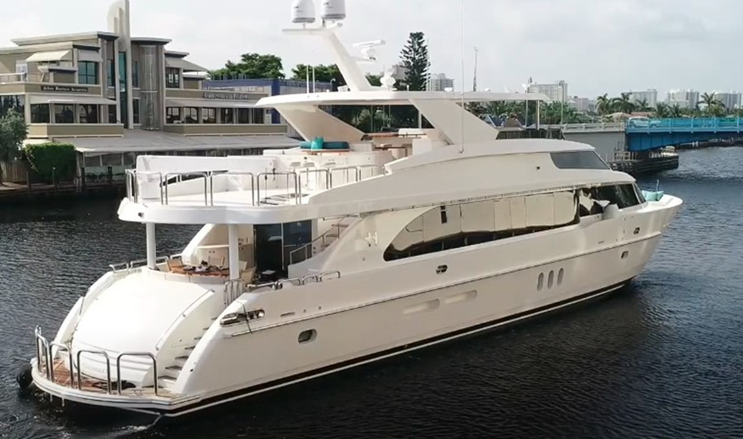 https://arconyachts.ams3.digitaloceanspaces.com/72358/conversions/large_4743073-optimize.jpg