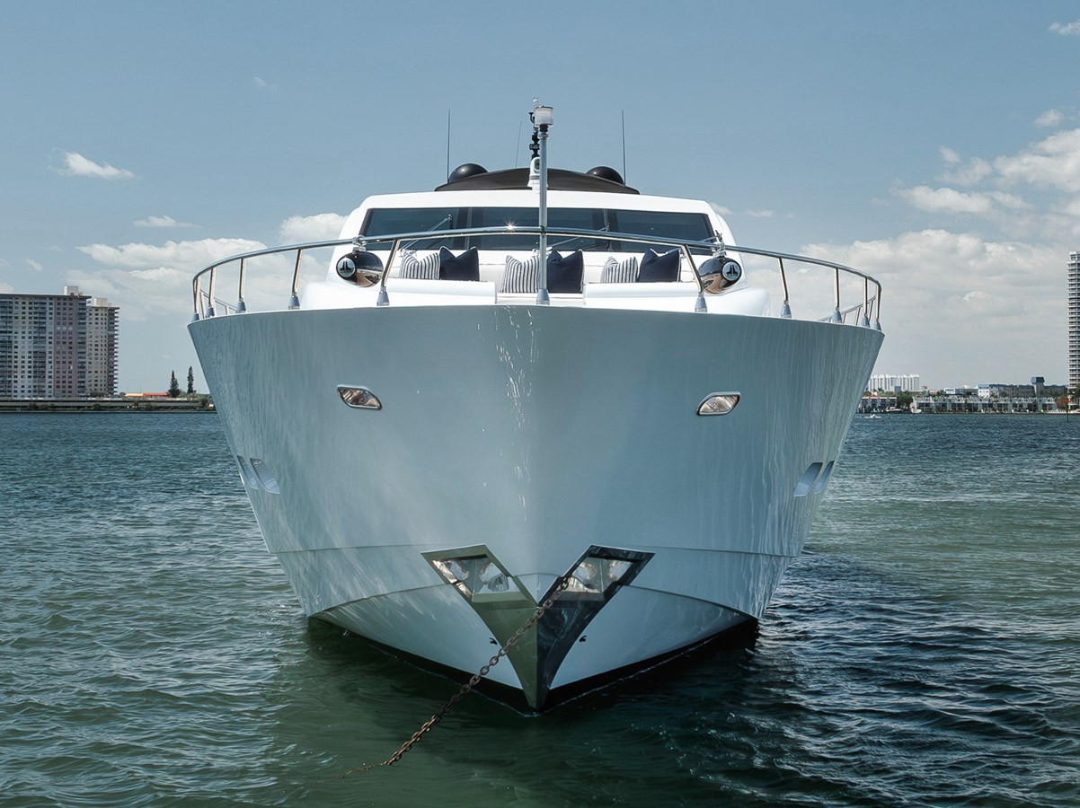 https://arconyachts.ams3.digitaloceanspaces.com/72362/conversions/large_4701824-optimize.jpg