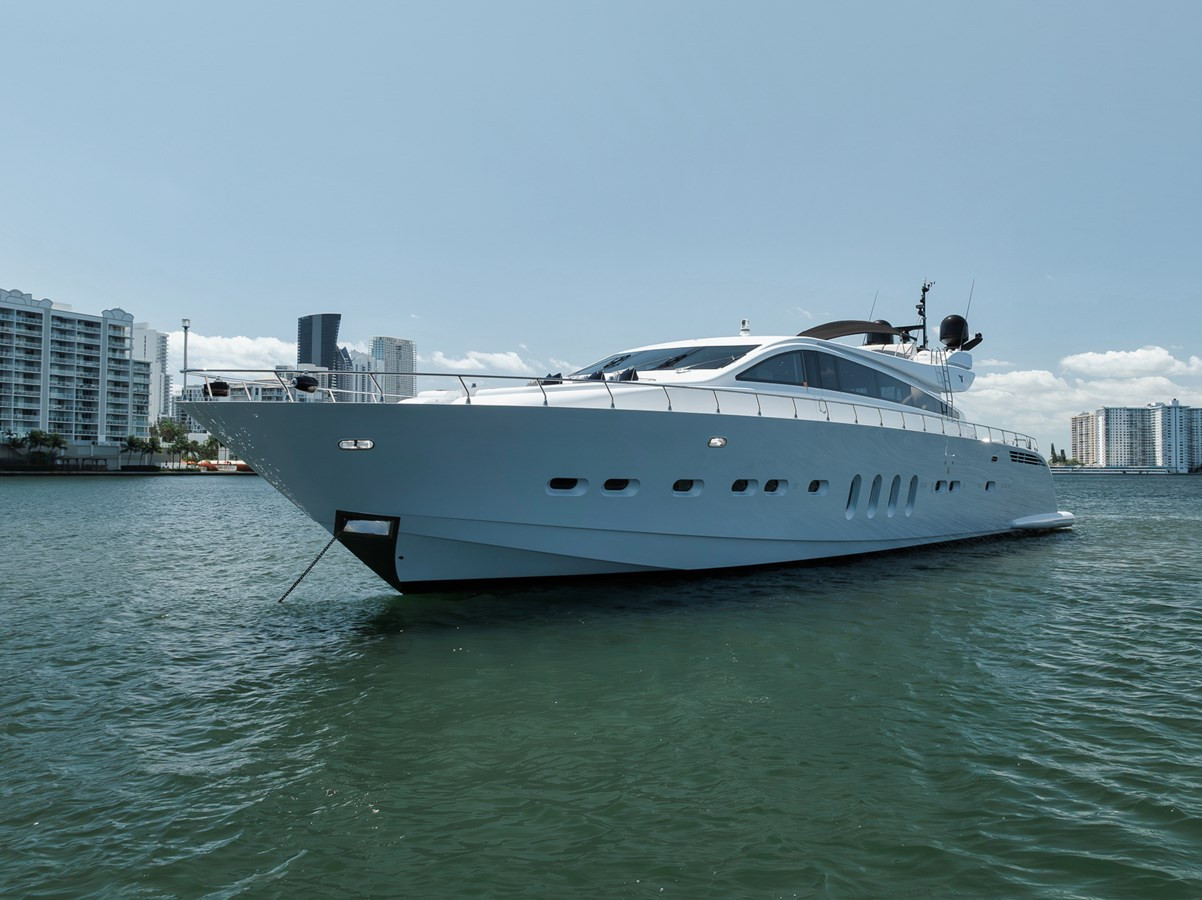 https://arconyachts.ams3.digitaloceanspaces.com/72364/conversions/large_4701825-optimize.jpg