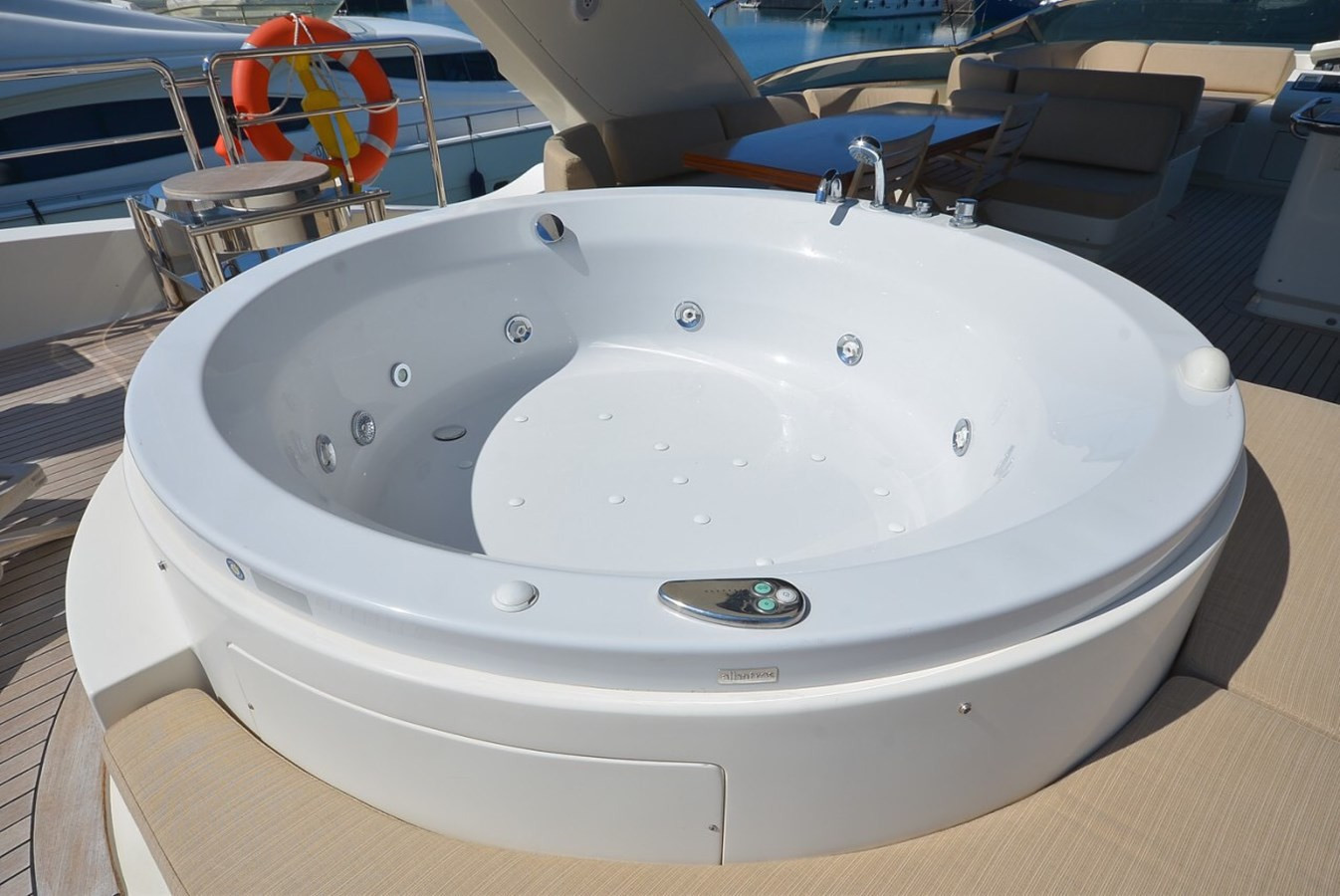 https://arconyachts.ams3.digitaloceanspaces.com/72367/conversions/large_2754000-optimize.jpg