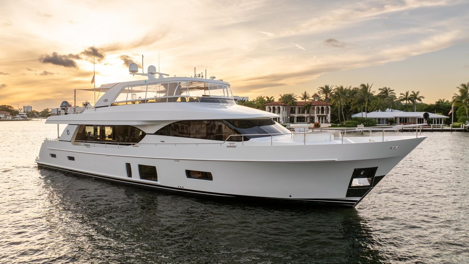 https://arconyachts.ams3.digitaloceanspaces.com/72368/conversions/large_4707139-optimize.jpg