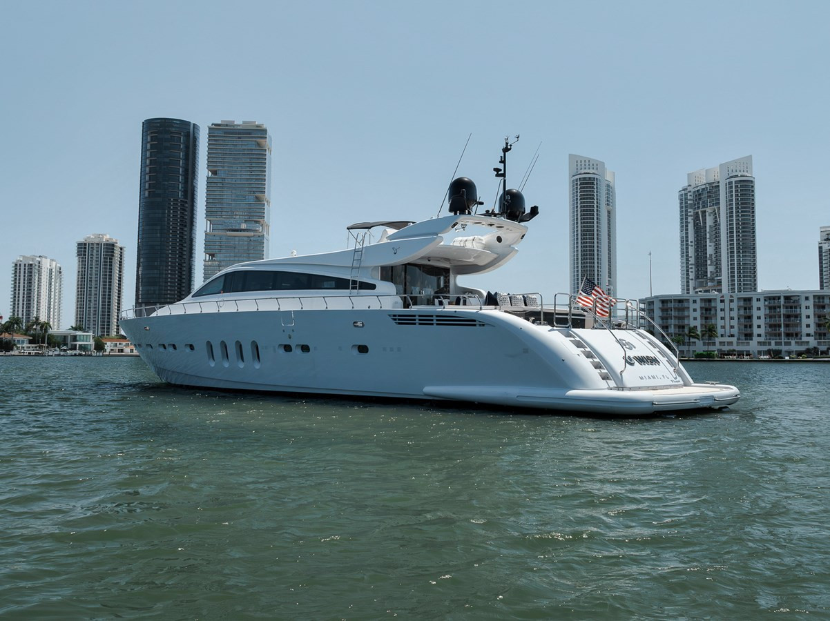 https://arconyachts.ams3.digitaloceanspaces.com/72369/conversions/large_4701827-optimize.jpg