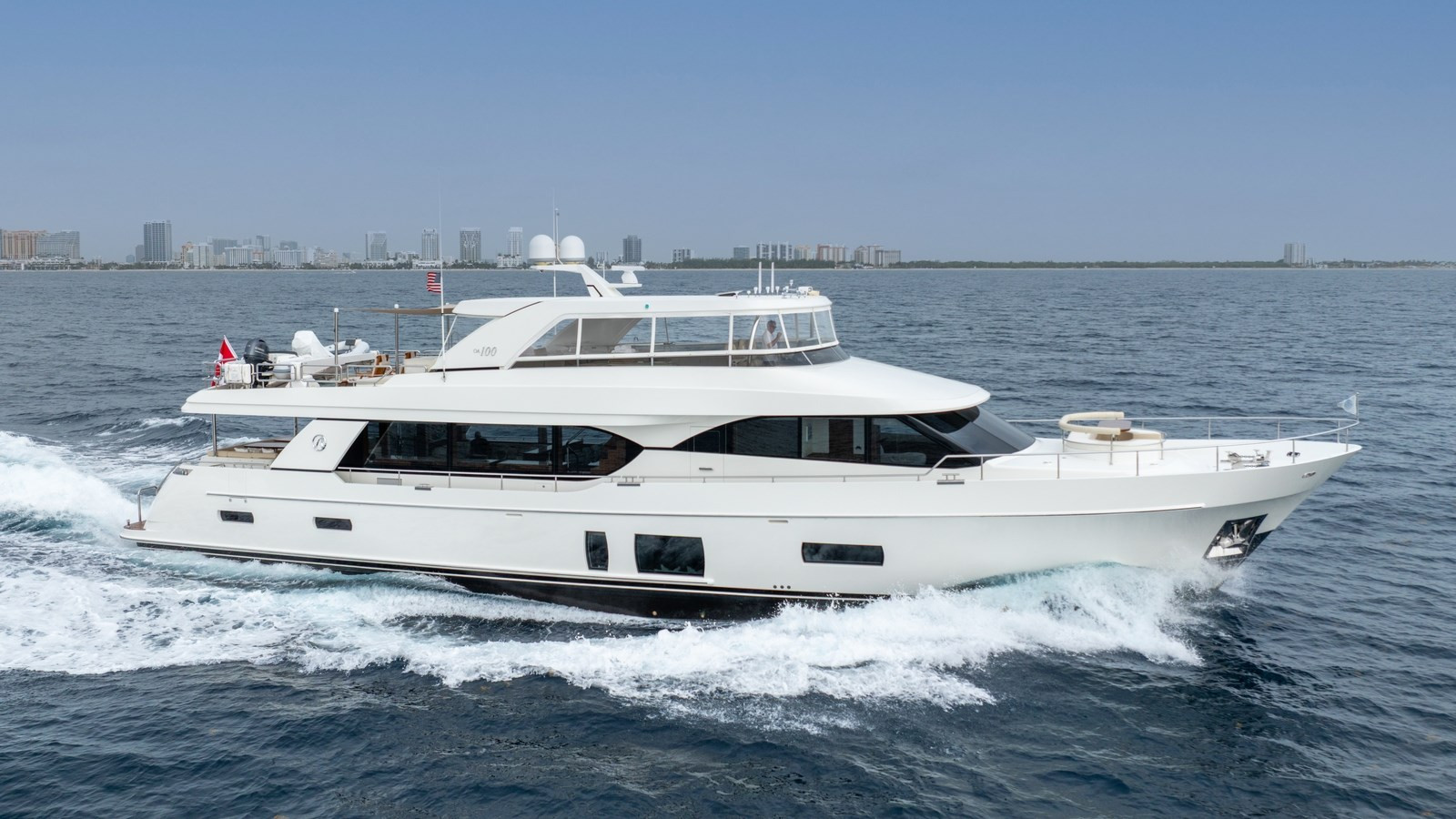 https://arconyachts.ams3.digitaloceanspaces.com/72377/conversions/large_4707142-optimize.jpg