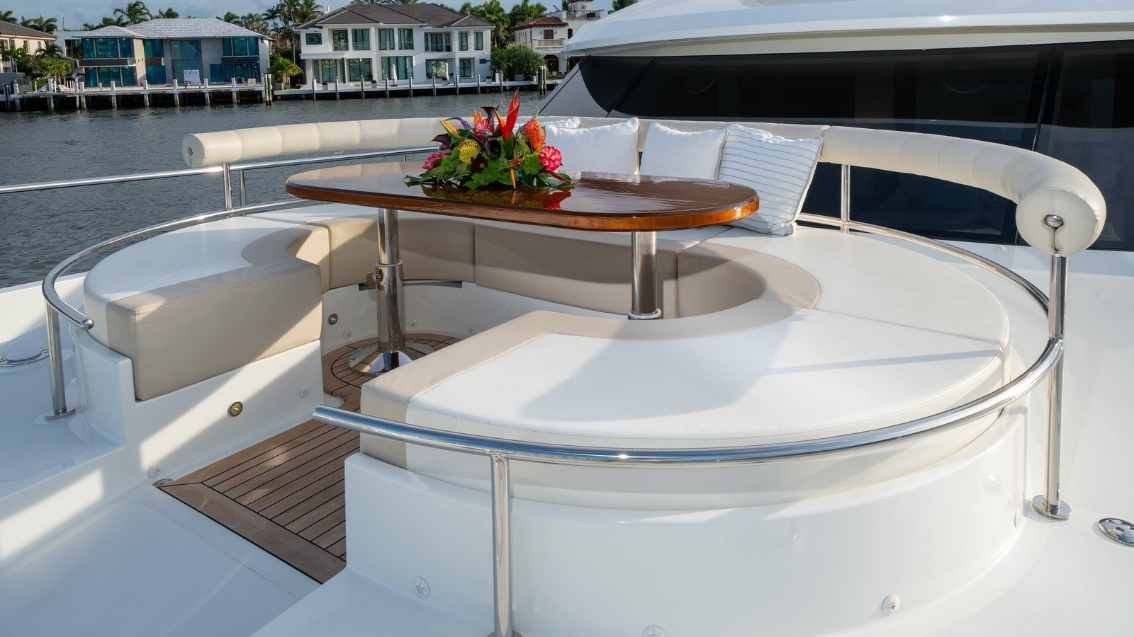 https://arconyachts.ams3.digitaloceanspaces.com/72383/conversions/large_4707144-optimize.jpg