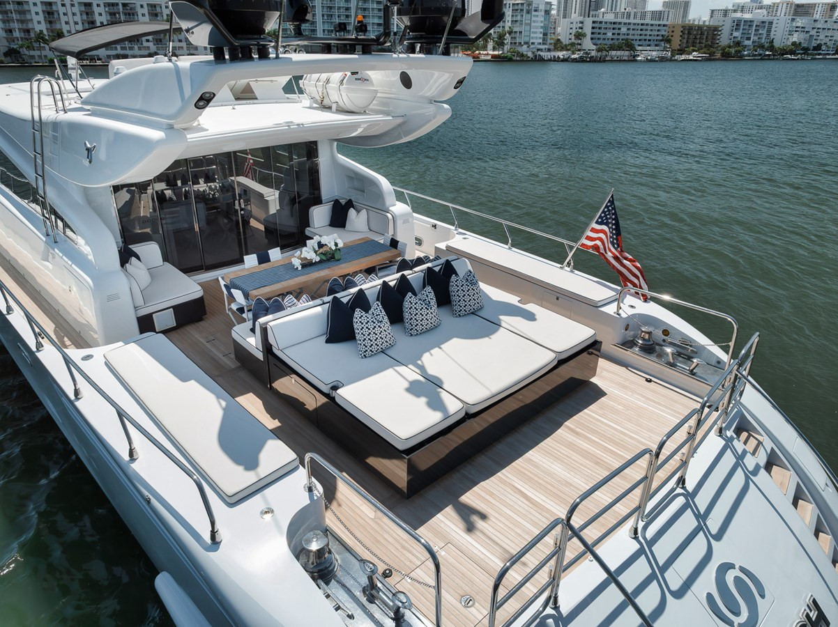 https://arconyachts.ams3.digitaloceanspaces.com/72388/conversions/large_4701834-optimize.jpg