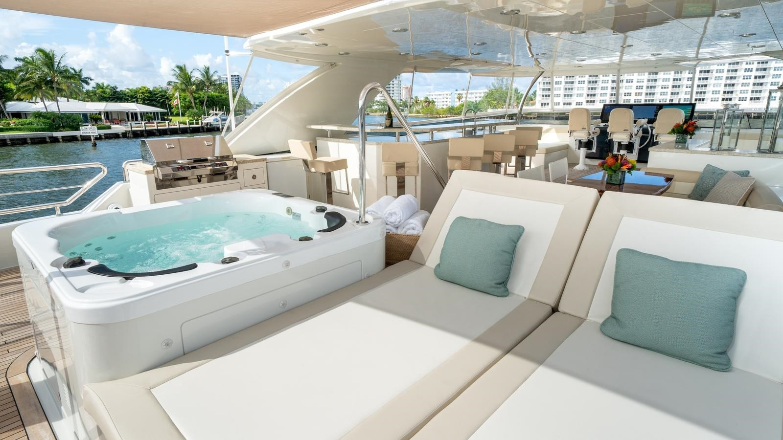 https://arconyachts.ams3.digitaloceanspaces.com/72395/conversions/large_4707148-optimize.jpg