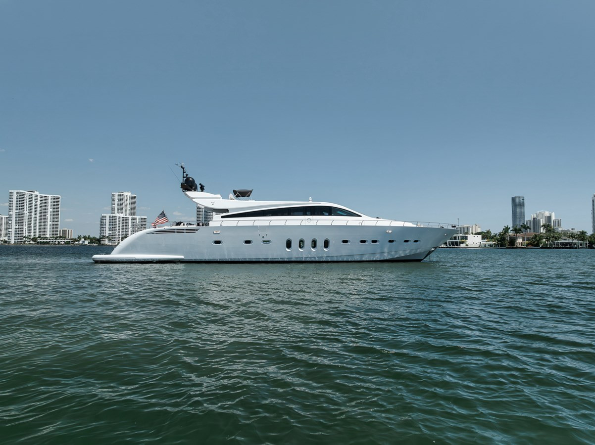 https://arconyachts.ams3.digitaloceanspaces.com/72403/conversions/large_4701839-optimize.jpg