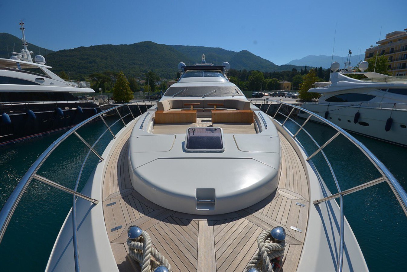 https://arconyachts.ams3.digitaloceanspaces.com/72432/conversions/large_2754023-optimize.jpg