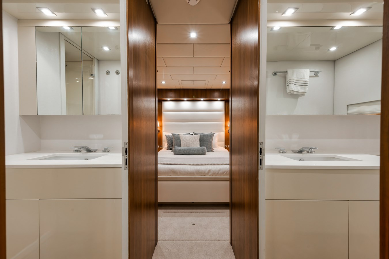 https://arconyachts.ams3.digitaloceanspaces.com/72466/conversions/large_4701861-optimize.jpg