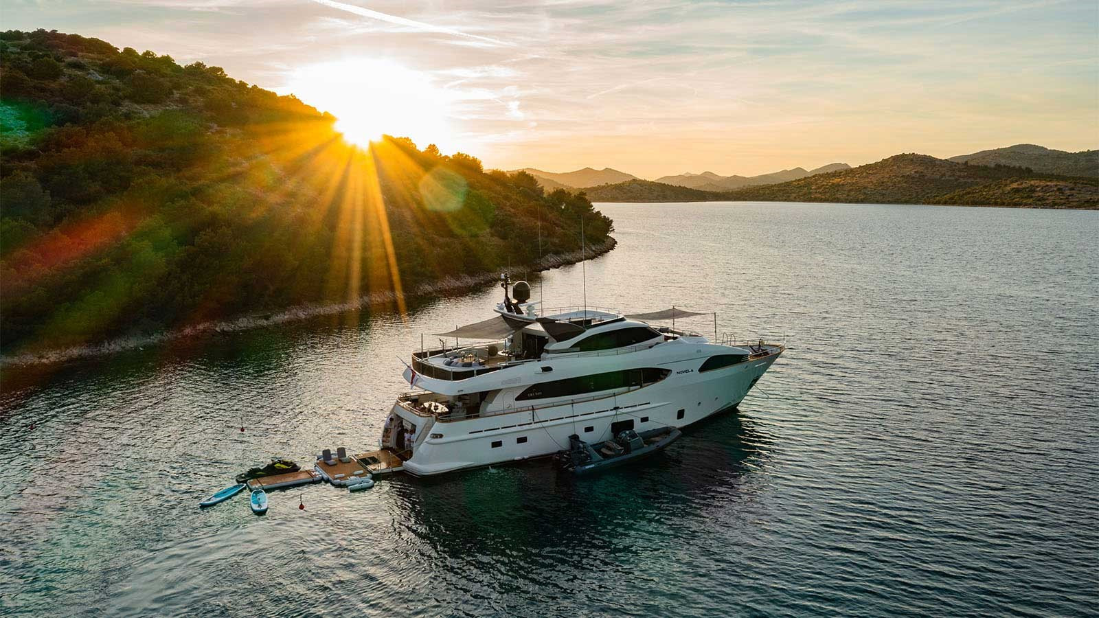 https://arconyachts.ams3.digitaloceanspaces.com/72470/conversions/large_4242300-optimize.jpg