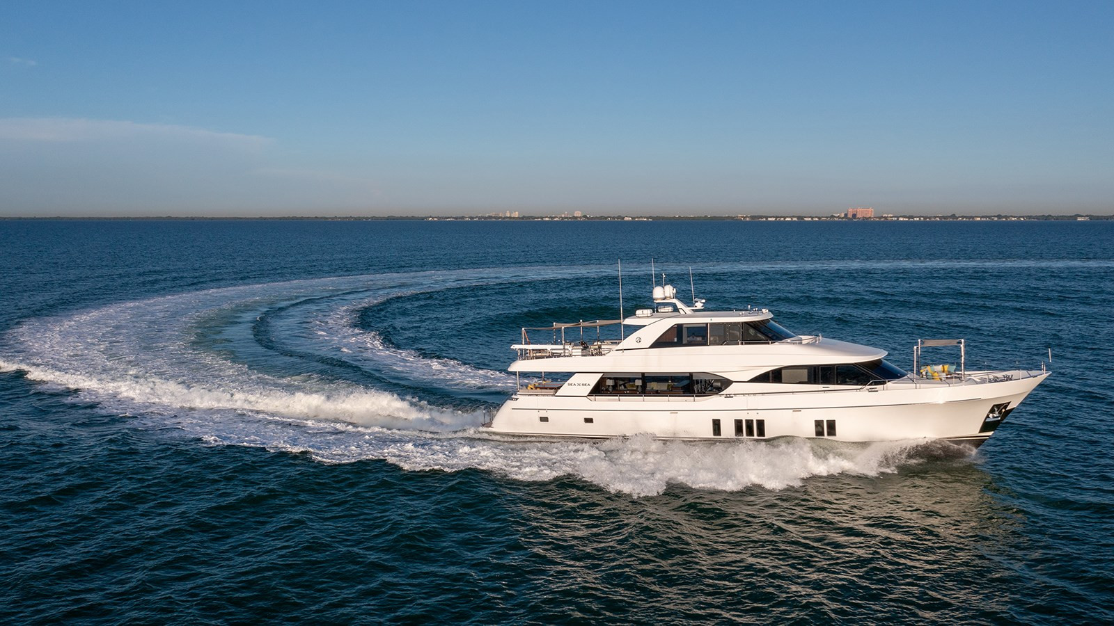 https://arconyachts.ams3.digitaloceanspaces.com/72496/conversions/large_4652443-optimize.jpg