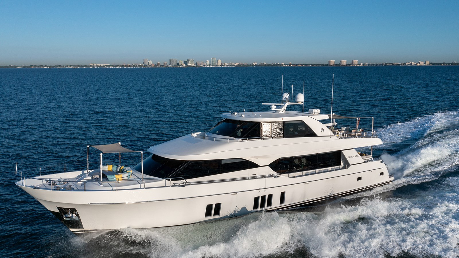 https://arconyachts.ams3.digitaloceanspaces.com/72500/conversions/large_4652444-optimize.jpg