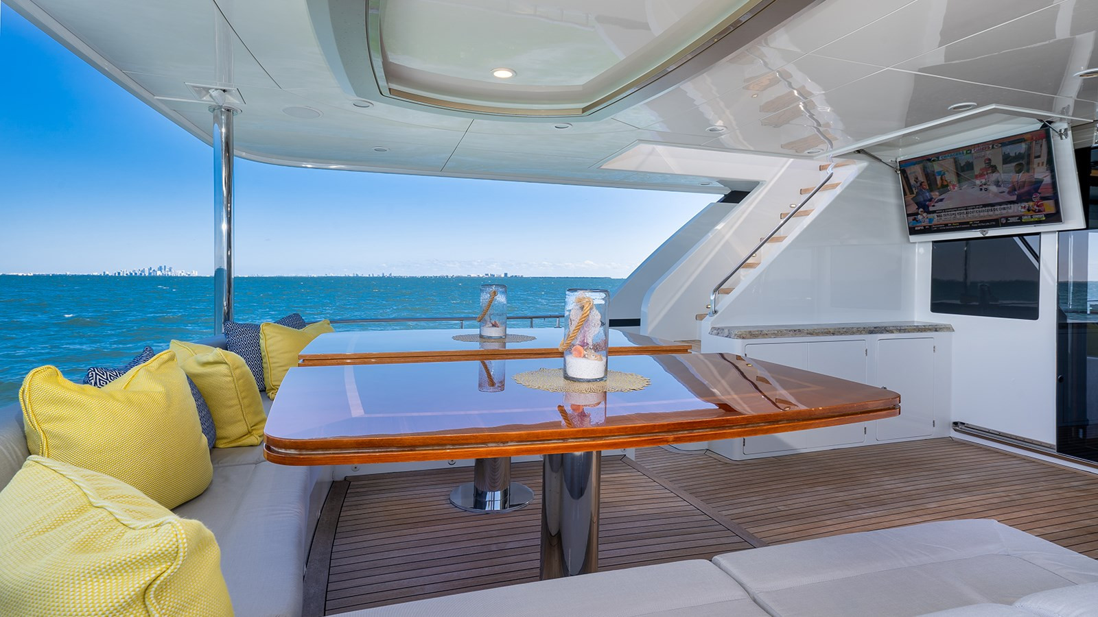 https://arconyachts.ams3.digitaloceanspaces.com/72522/conversions/large_4652451-optimize.jpg