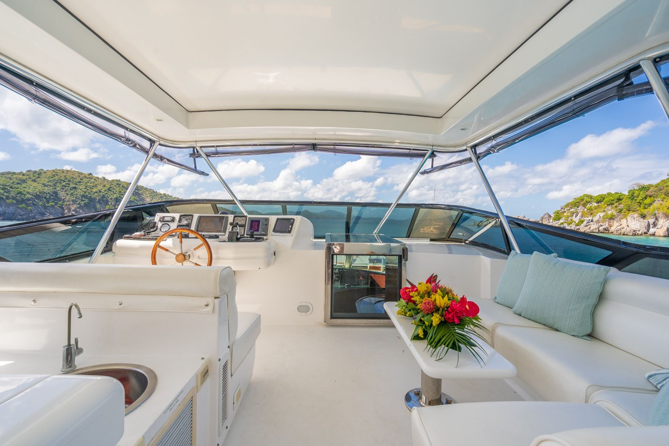 https://arconyachts.ams3.digitaloceanspaces.com/72604/conversions/large_4843437-optimize.jpg