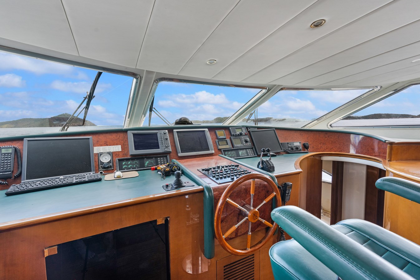 https://arconyachts.ams3.digitaloceanspaces.com/72625/conversions/large_4843438-optimize.jpg