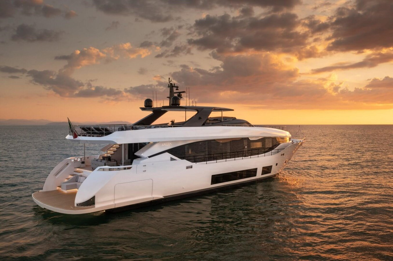 https://arconyachts.ams3.digitaloceanspaces.com/72710/conversions/large_4825933-optimize.jpg