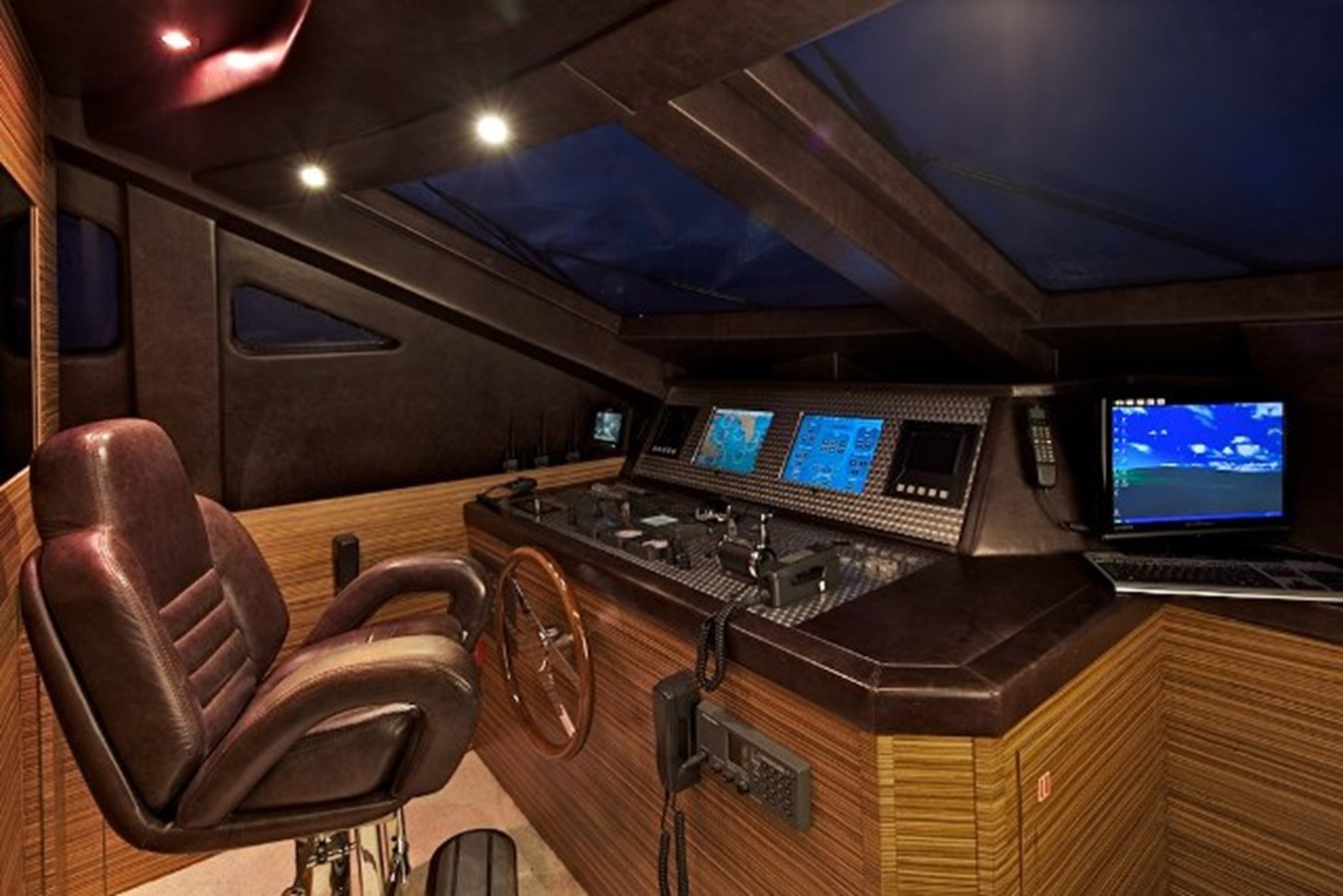 https://arconyachts.ams3.digitaloceanspaces.com/72740/conversions/large_1099626-optimize.jpg