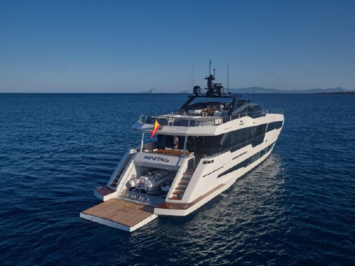 https://arconyachts.ams3.digitaloceanspaces.com/72763/conversions/large_3014046-optimize.jpg