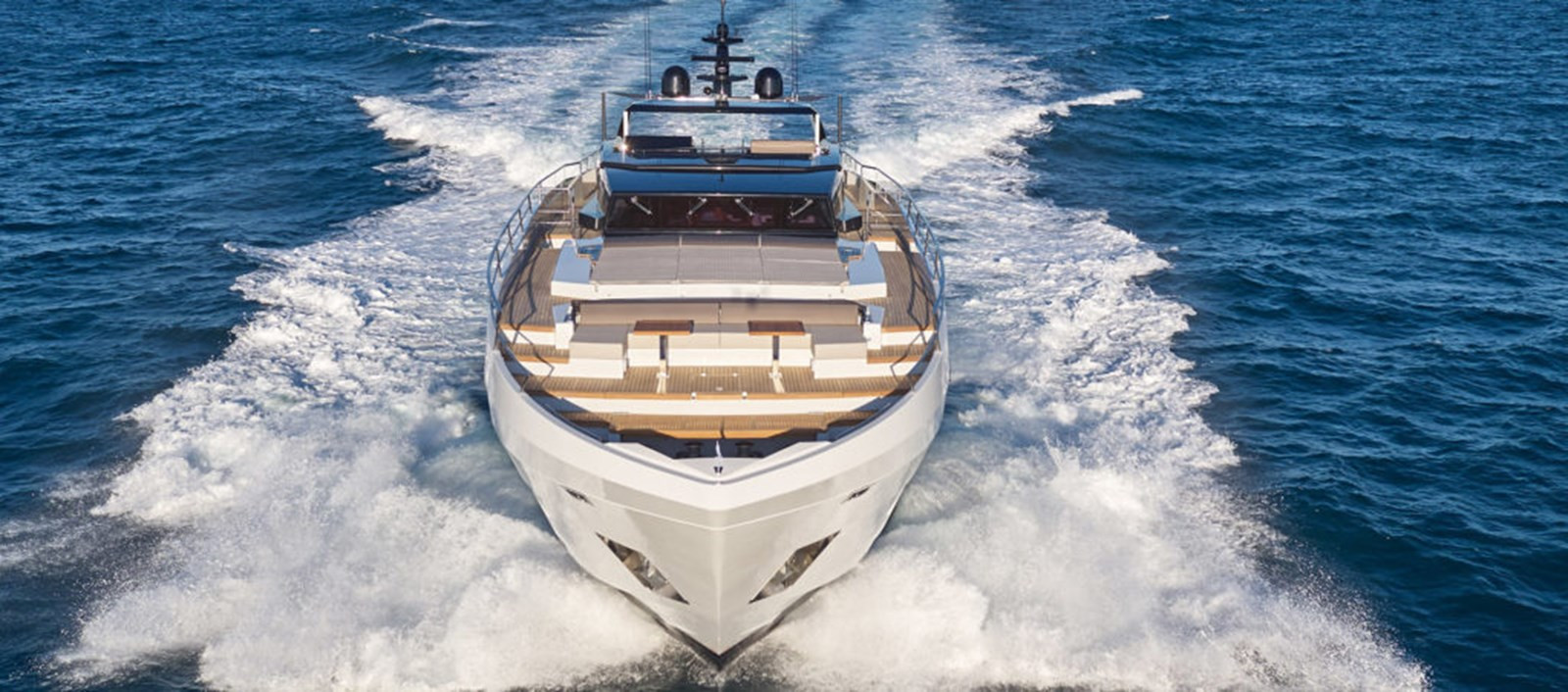 https://arconyachts.ams3.digitaloceanspaces.com/72770/conversions/large_3032997-optimize.jpg