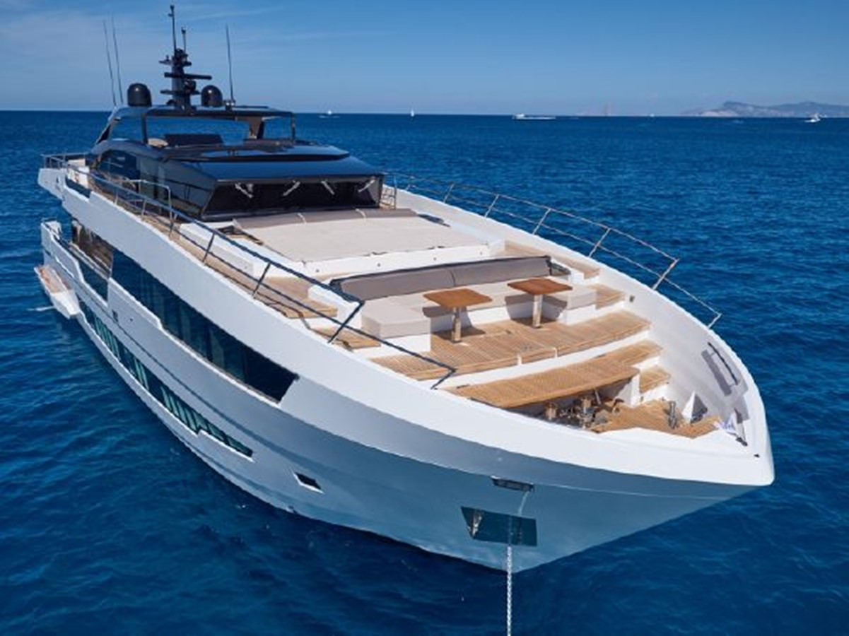 https://arconyachts.ams3.digitaloceanspaces.com/72773/conversions/large_3014050-optimize.jpg