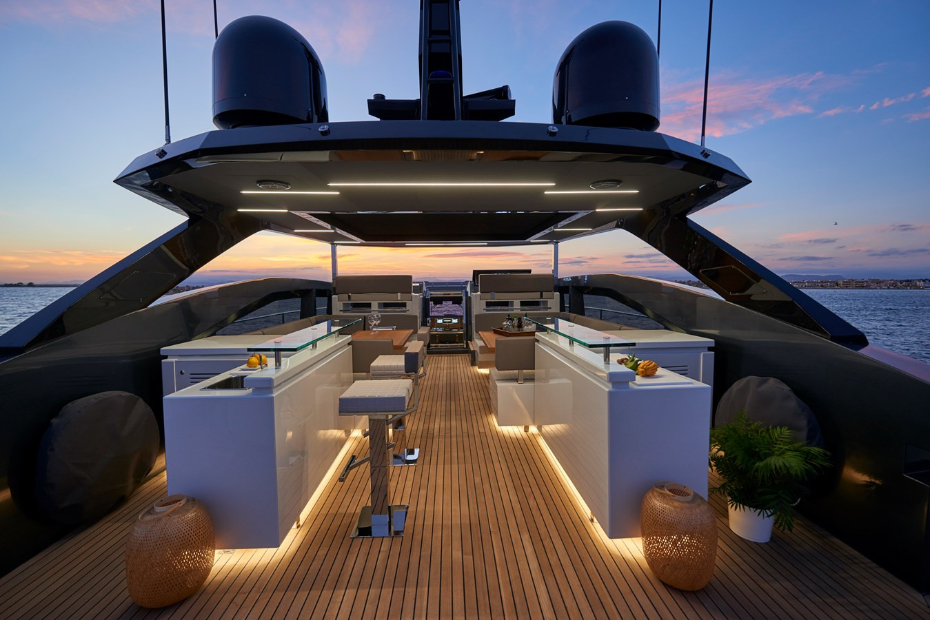 https://arconyachts.ams3.digitaloceanspaces.com/72786/conversions/large_3033002-optimize.jpg