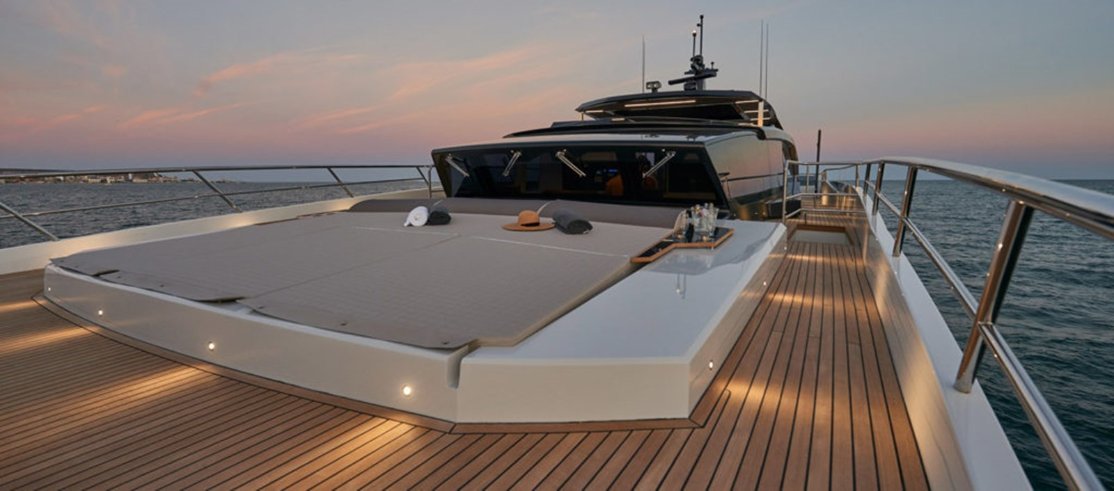 https://arconyachts.ams3.digitaloceanspaces.com/72820/conversions/large_3033013-optimize.jpg