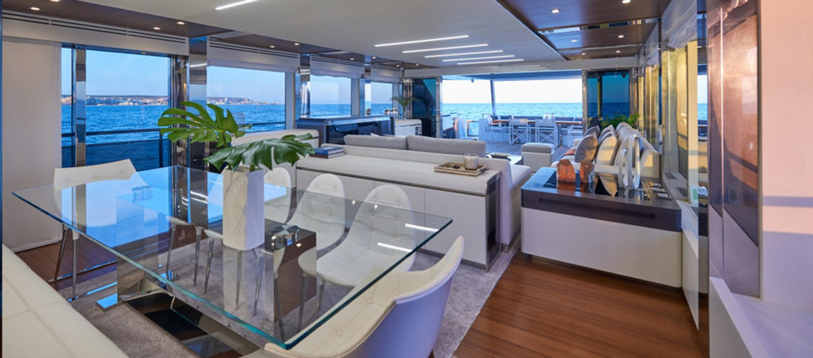 https://arconyachts.ams3.digitaloceanspaces.com/72842/conversions/large_3033020-optimize.jpg