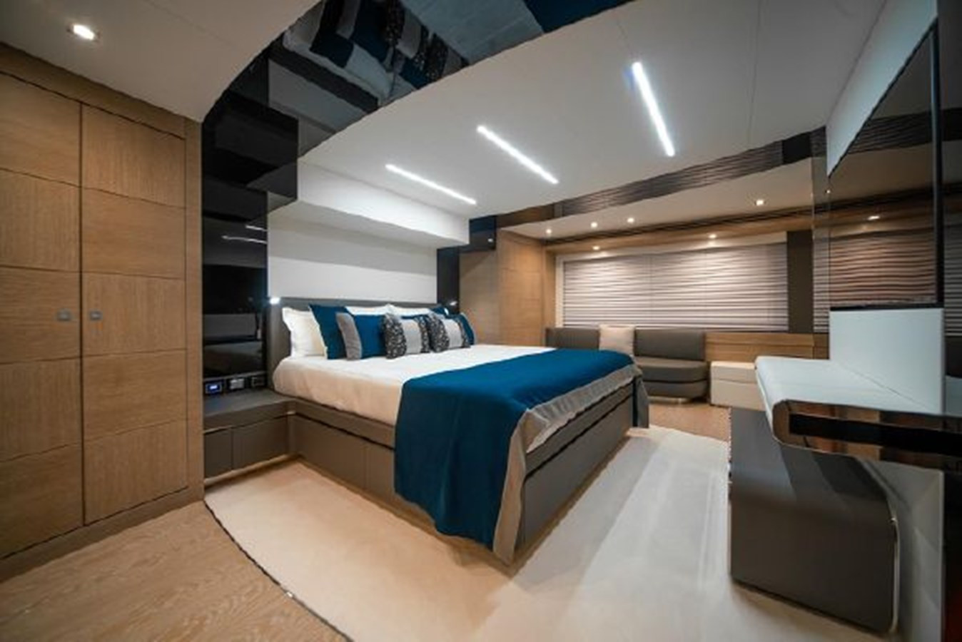 https://arconyachts.ams3.digitaloceanspaces.com/72843/conversions/large_3014074-optimize.jpg