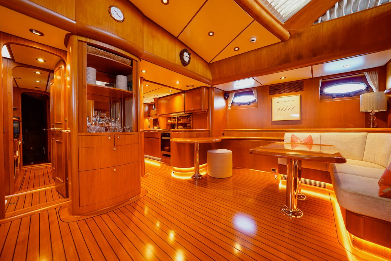 https://arconyachts.ams3.digitaloceanspaces.com/72920/conversions/large_3914451-optimize.jpg