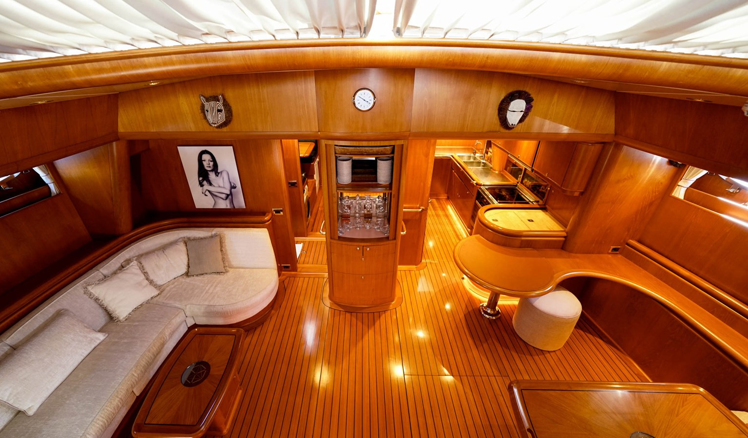 https://arconyachts.ams3.digitaloceanspaces.com/72922/conversions/large_3914450-optimize.jpg