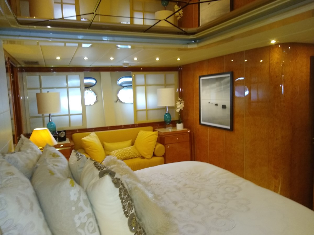 https://arconyachts.ams3.digitaloceanspaces.com/72965/conversions/large_4009942-optimize.jpg