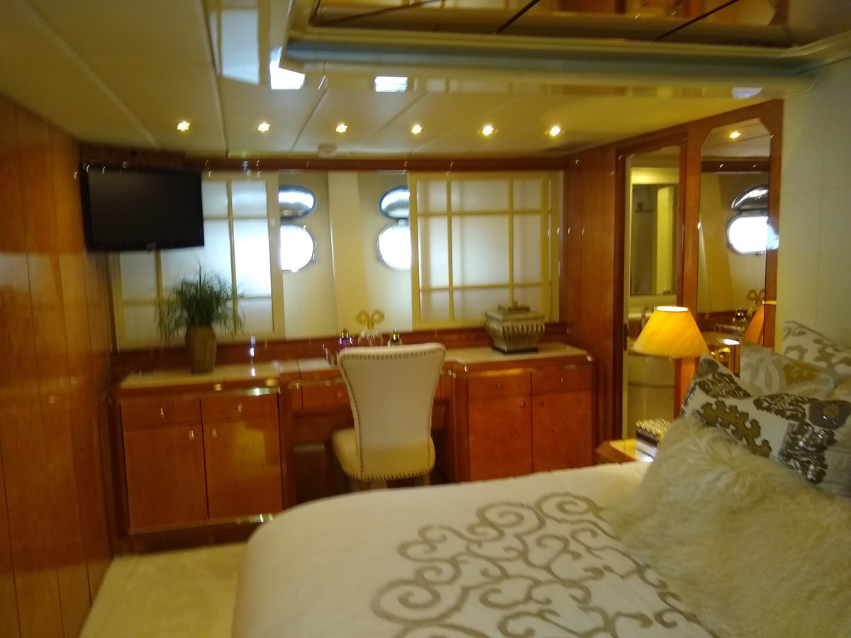 https://arconyachts.ams3.digitaloceanspaces.com/72969/conversions/large_4009947-optimize.jpg