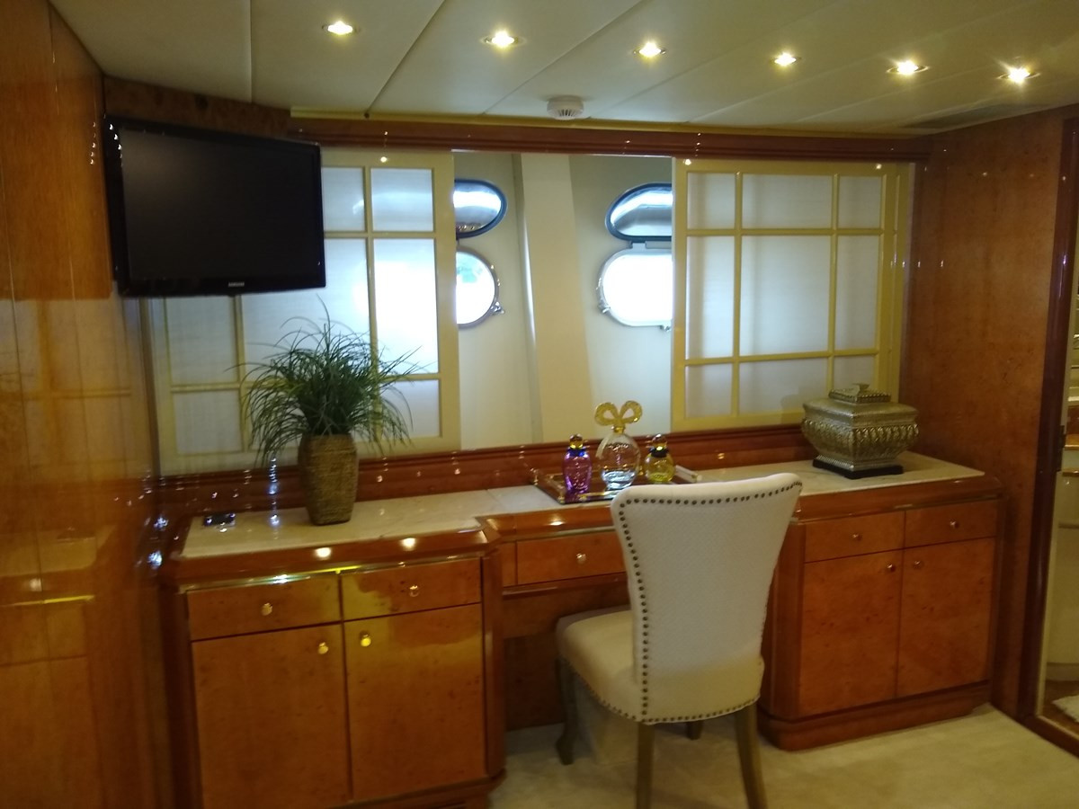 https://arconyachts.ams3.digitaloceanspaces.com/72972/conversions/large_4009940-optimize.jpg