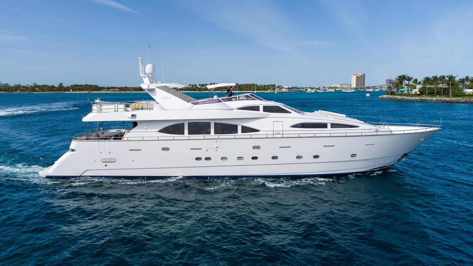 https://arconyachts.ams3.digitaloceanspaces.com/73035/conversions/large_4074056-optimize.jpg