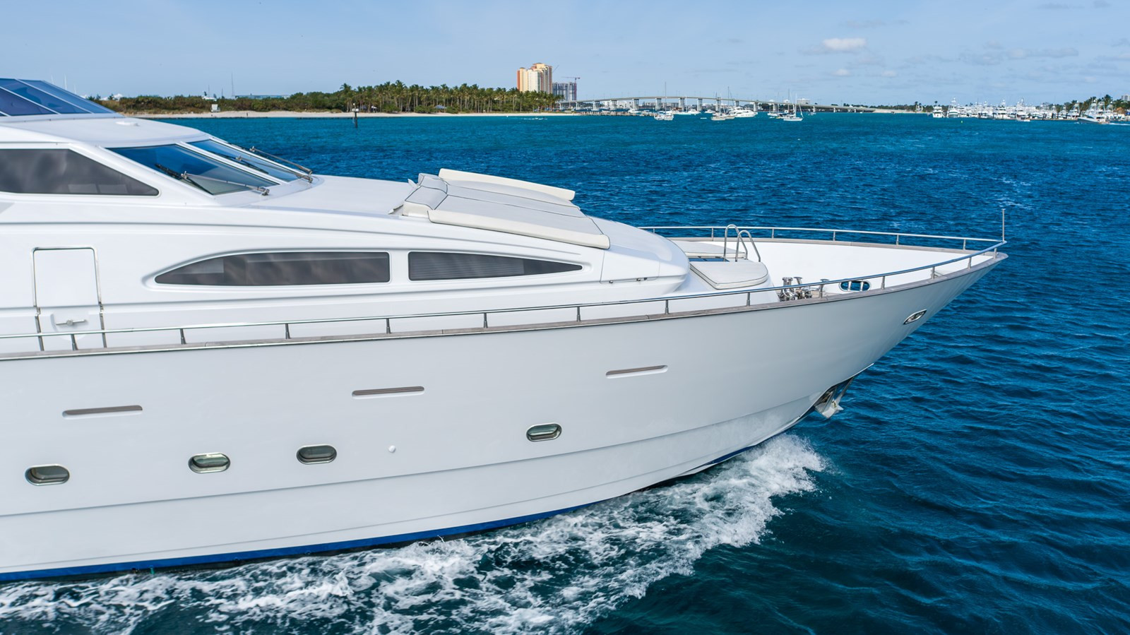 https://arconyachts.ams3.digitaloceanspaces.com/73049/conversions/large_4074055-optimize.jpg