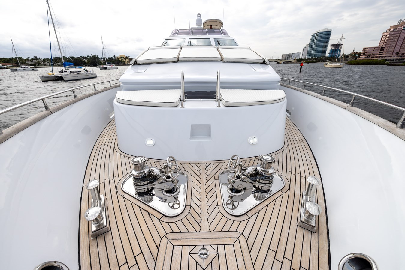 https://arconyachts.ams3.digitaloceanspaces.com/73056/conversions/large_4074062-optimize.jpg