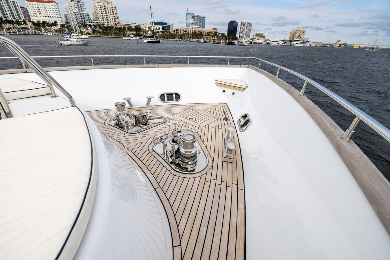 https://arconyachts.ams3.digitaloceanspaces.com/73061/conversions/large_4074064-optimize.jpg