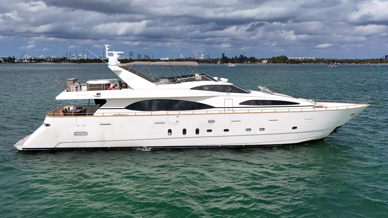 https://arconyachts.ams3.digitaloceanspaces.com/73086/conversions/large_4147107-optimize.jpg