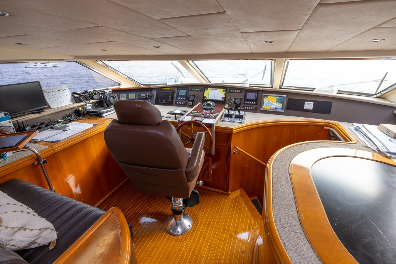 https://arconyachts.ams3.digitaloceanspaces.com/73103/conversions/large_4074081-optimize.jpg