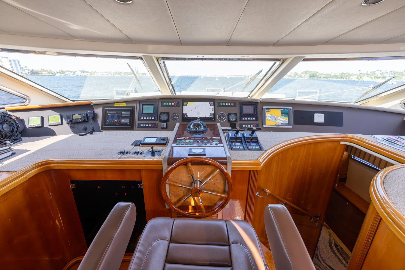 https://arconyachts.ams3.digitaloceanspaces.com/73106/conversions/large_4074078-optimize.jpg