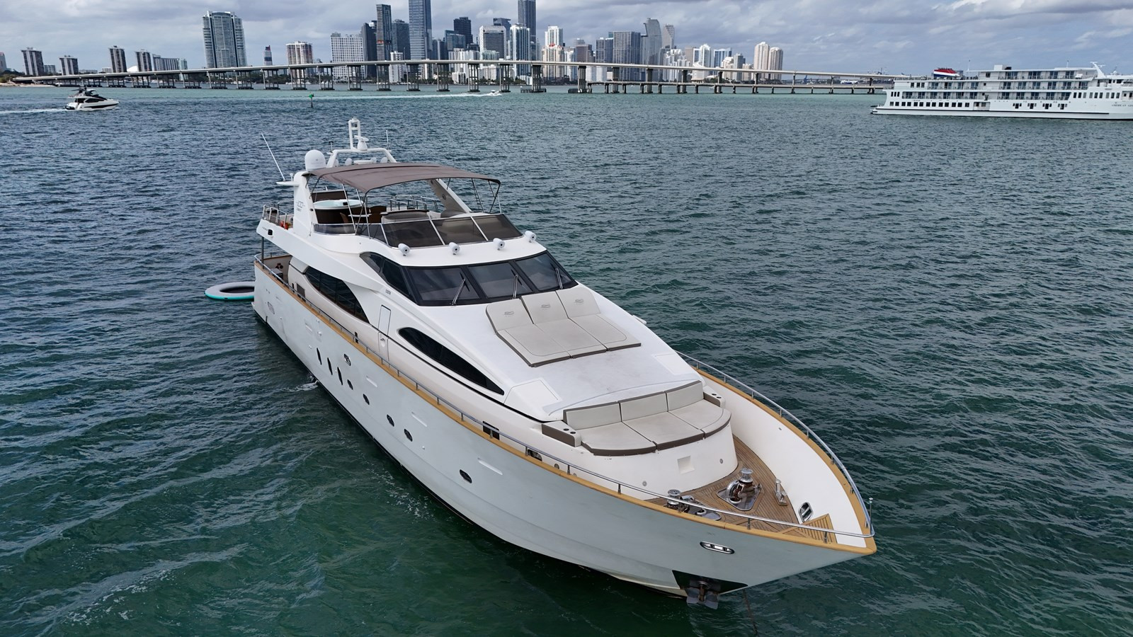 https://arconyachts.ams3.digitaloceanspaces.com/73118/conversions/large_4147117-optimize.jpg