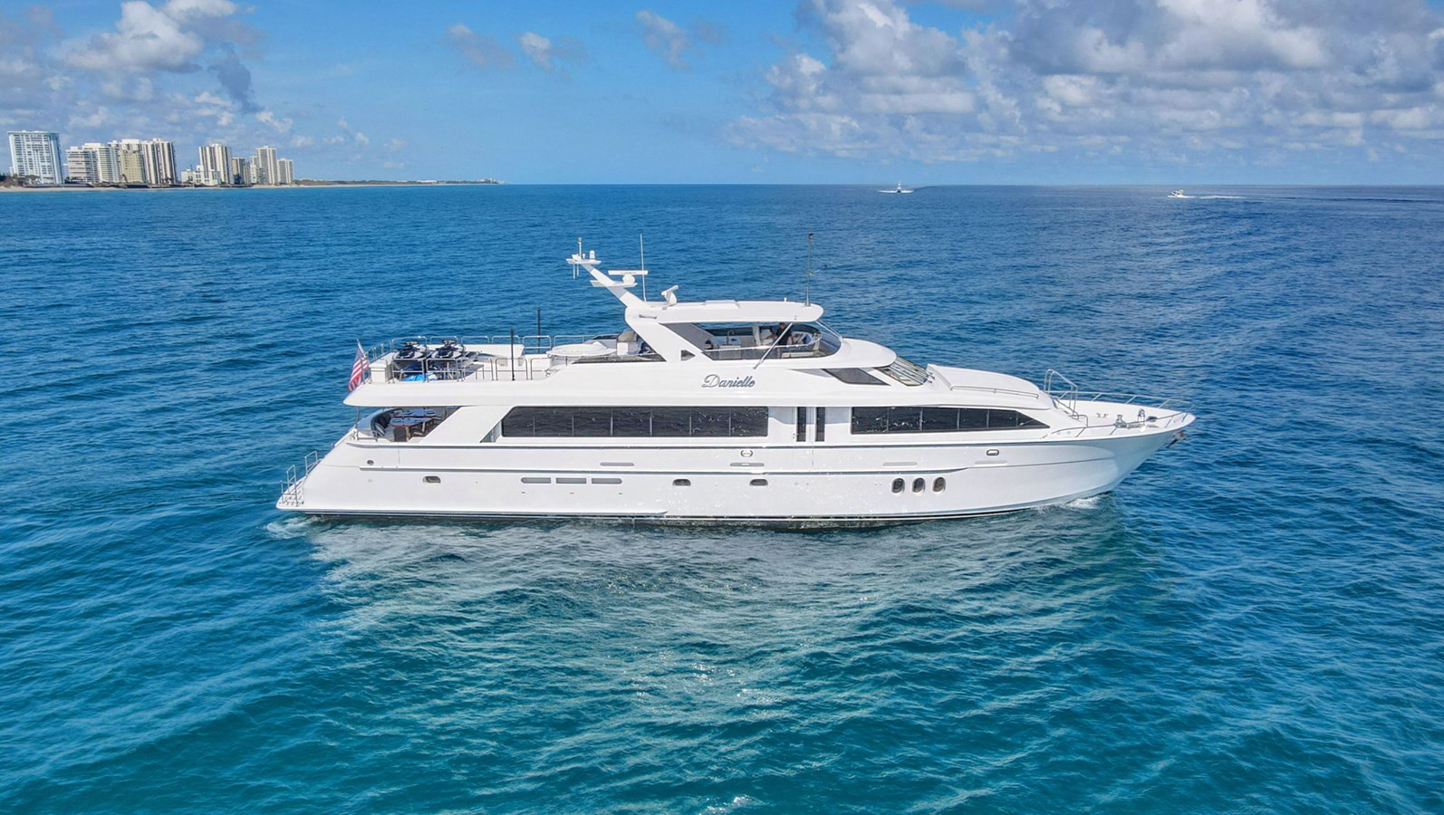 https://arconyachts.ams3.digitaloceanspaces.com/73138/conversions/large_4546227-optimize.jpg