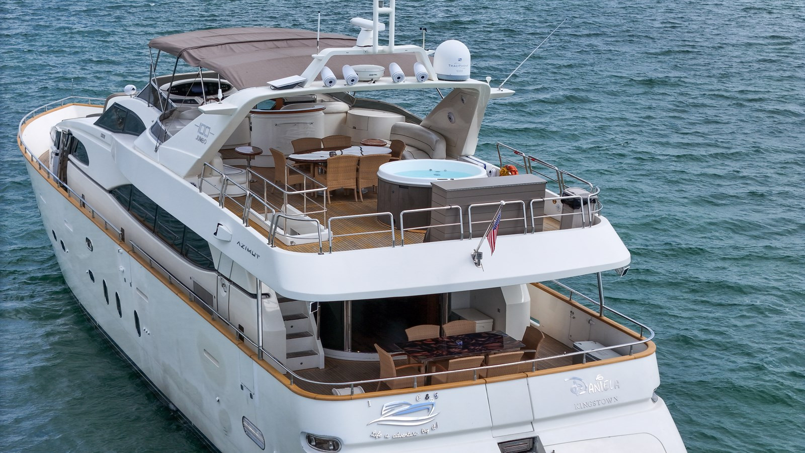 https://arconyachts.ams3.digitaloceanspaces.com/73145/conversions/large_4147127-optimize.jpg